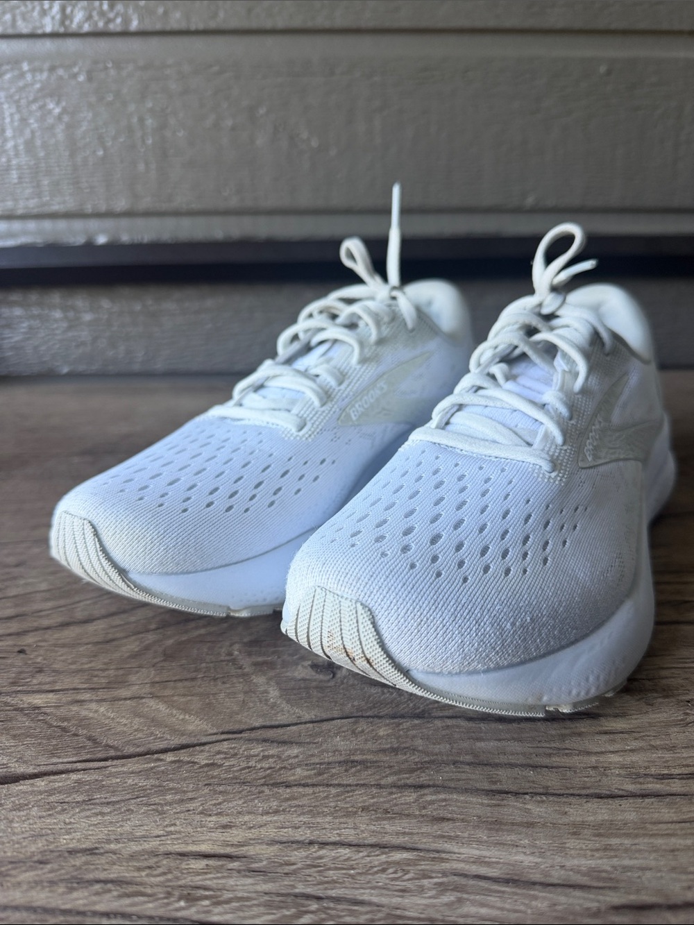 Brooks Ghost Women’s Light Beige Knit Running Sneakers size 8.5